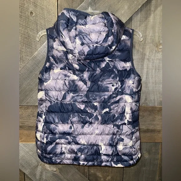 Lolë Hooded Navy and White Puffer Vest, women’s large - Picture 2 of 4